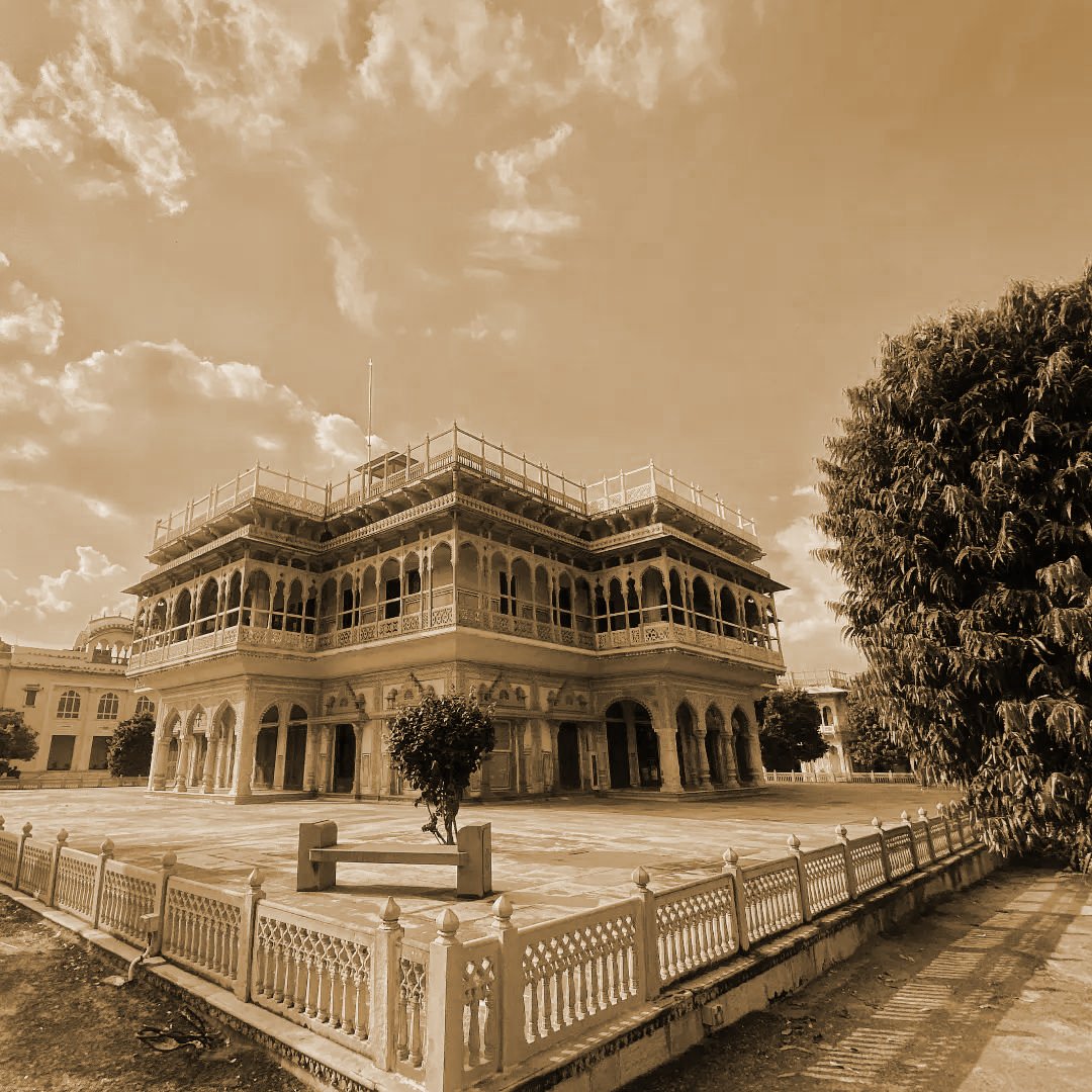 JprCityPalace's tweet photo. #MubarakMahal

Built by Maharaja Sawai Madho Singh II, the beautiful Mubarak Mahal was originally a reception hall for visiting dignitaries. 

#PlacesToSeeInJaipur https://t.co/HNpG4LWU3k