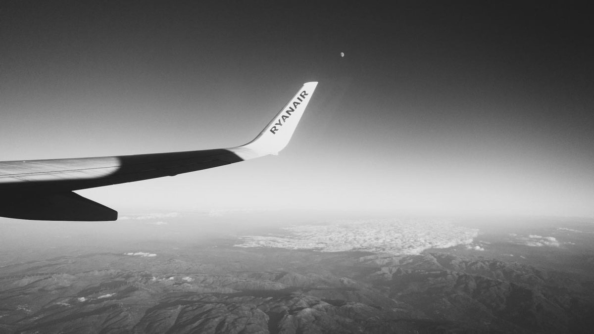 If you could take one person to the moon, who would that person be?? 

<•>

#noir #noirlovers #flying #noirstreetlife #noirphotography #streetphoto #mountains #moon #monochromestyle #streetnoir #monochromephotography instagram.com/p/Cl5V9bXo_jb/