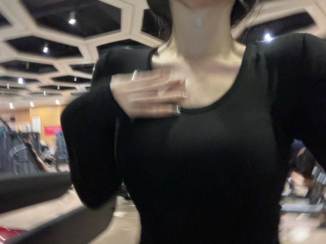 M909870's tweet photo. 含不住 吃不了 咽不下 还好意思说自己吃了爱��的苦 https://t.co/T7IOCgE9FH