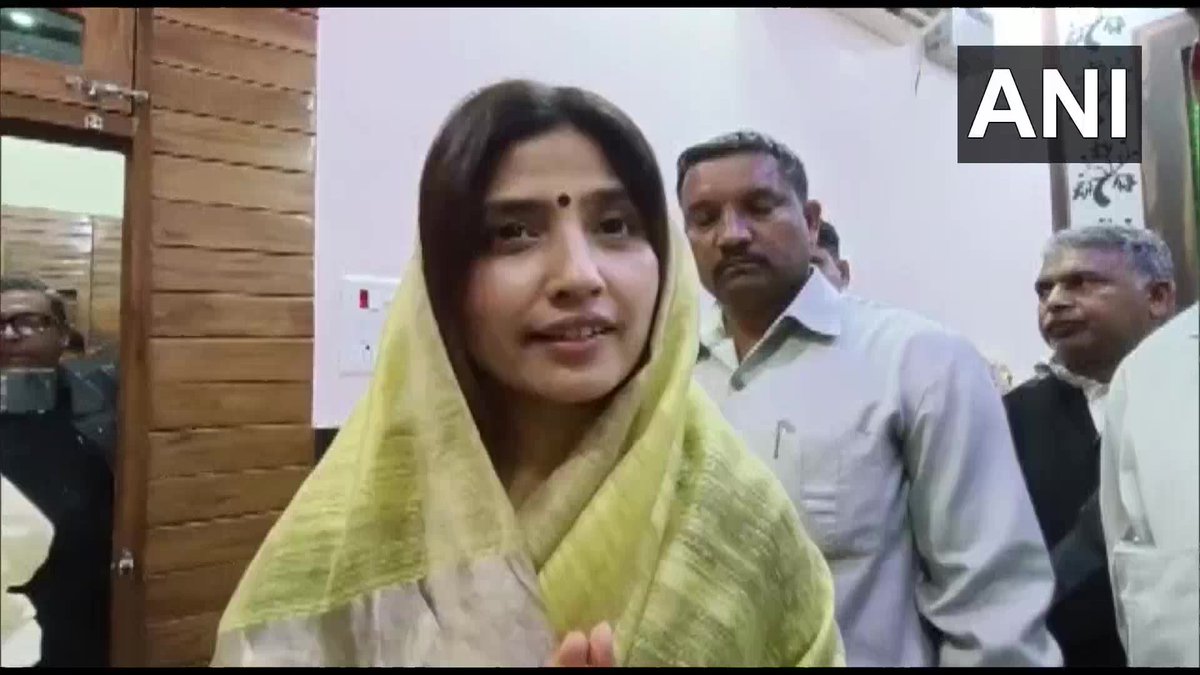 #MainpuriLokSabhaBypoll | SP candidate Dimple Yadav continues her comfortable lead, garnering a total of 1,58,485 votes so far. 

(File photo)