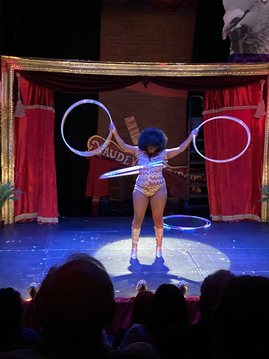 Fun show <a href="/LyricBelfast/">Lyric Theatre Belfast</a> with #PigeonandPlum so much talent definitely recommend for a Xmas outing