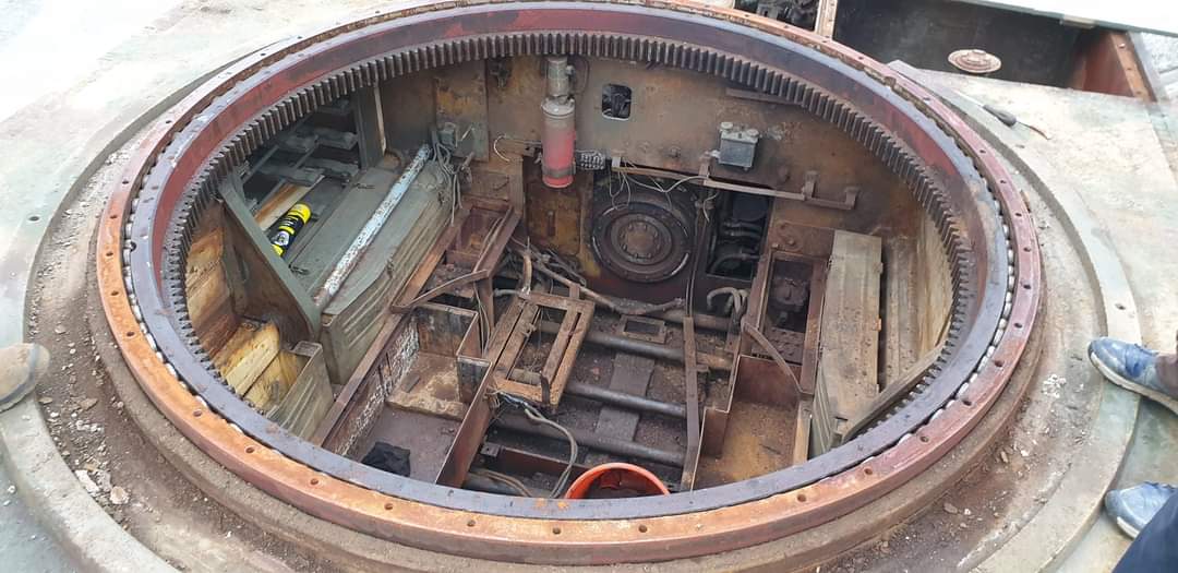 C_VargasHarle's tweet photo. Début d'un projet de remise en condition du Tiger I du musée des blindés de Saumur !
📷 Patrick Sommerhalter https://t.co/XPVAwSDnH3