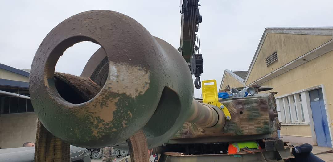 C_VargasHarle's tweet photo. Début d'un projet de remise en condition du Tiger I du musée des blindés de Saumur !
📷 Patrick Sommerhalter https://t.co/XPVAwSDnH3