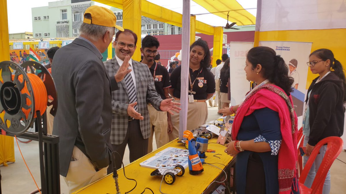 YoungTinkerClub's tweet photo. 500+ students impacted in just one workshop of the #SAITED Event!  It was a wonderful experience, we met with many energetic and enthusiastic students of @SAIInternationalSchool.

👉 https://t.co/QIFt8h0NEu
 
@YoungTinkerHQ
 
@AnilPradhanEdu
 
@VaishaliEd

#SAITED2022 #workshop https://t.co/SKNypk0vVm