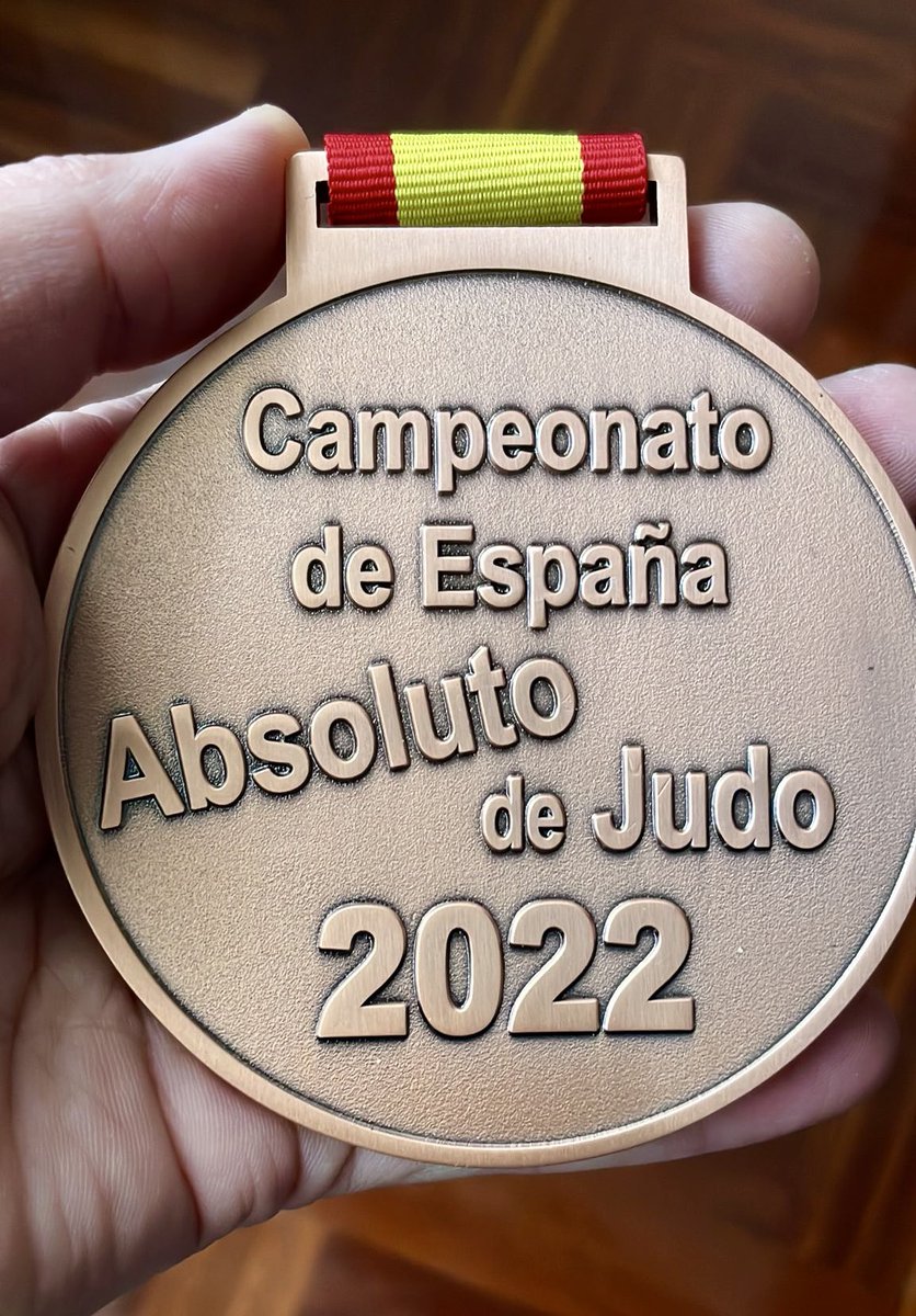 LauraVPodium's tweet photo. Última competición del año, medalla de bronce pero con un sabor un tanto agridulce. Se que volveremos a estar en lo más alto del podium pero ahora toca analizar, corregir y mejorar🔁

2023 voy a por ti✨🫀🧠 de la mano de @becaspodium https://t.co/yHEpqyp5J9