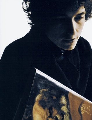 "Te dejaré entrar en mis sueños si yo puedo estar en los tuyos"

Este mes en <a href="/LoBlanc_cultura/">LOBLANC</a> hablamos de DYLAN y de su Nobel y de literatura y de poesía y de...

loblanc.info/confesiones-de…