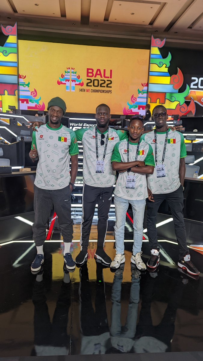 L'aventure s'arrête en demi finale pour nos champions Pubg Mobile, pas assez de points collectés pour rattraper le top 11 et aller en grande finale. On retiendra la performance de la dernière journée où l'équipe a réalisé un top #2 et #3 sur Miramar et Sanhok 👏🏾🇸🇳 
#Solonation