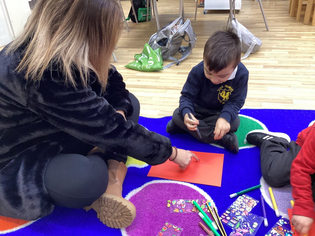 WyvilPrimary's tweet photo. Today was our last Early Words Together session at the library. Thank you for the Nursery families who gave up their Thursday mornings to read, sing and just be together! Enjoy your dinosaur book! #EarlyWordsTogether #NationalLiteracyTrust #ReadingAtWyvil #EYFSatWyvil @Slamlib https://t.co/4moRz2yQws