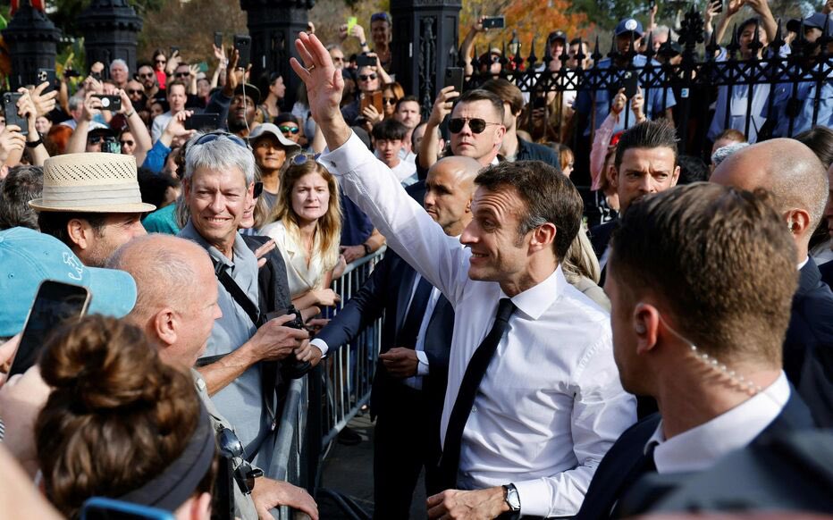 boujemaa_b's tweet photo. @BFMTV Un séjour aux🇺🇸 avec #Macron & #Niel?Il n’y aurait pas de conflits d’intérêts entre #BernardArnault & le gouvernement,ni entre #XavierNiel,#Zuckerberg,#EricLeandri, #Perenco les #Perrodo & la #Macronie 👉#CorruptionSystémique @anticor_org @FR_corruption @TI_France @ObservatoireEP https://t.co/llTTSzcJxN