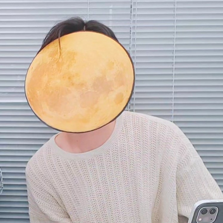 nrkdaily's tweet photo. sunghoon           🤝             ni-ki
        covering face during live https://t.co/tejtNos0hS