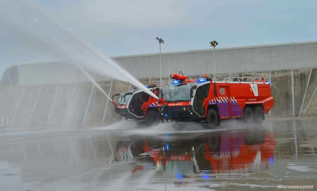 Geniet u nog even mee uit de serie 2022 dus bijvoorbeeld het Hulpverleningsvoertuig Raamsdonksveer. Of ligt uw voorkeur meer bij de WOR Gorinchem of de 4x4 Burgh Haamstede! De editie 2023 is nog te bestellen op brandweerkalender.com