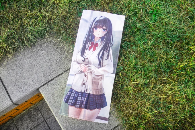 この度、オリラボマーケットにて新しくグッズを作りました!明日12/09(金)の18時より販売開始いたします!また、同じ日にアクリルキーホルダーのプレゼントキャンペーンも行いますので続報をお待ちください 
