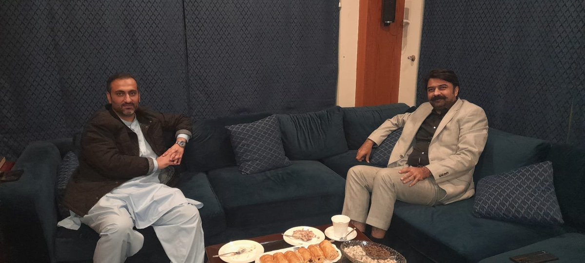 AhmedChatthaPTI's tweet photo. وزیر تعلیم ھائیرایجوکیش راجہ یاسر ہمایوں  کی سنیر نائب صدر پنجاب محمد احمد چٹھہ کی عیادت کےلئے انکی  لاہور رہائش گاہ پر آمد. ملکی سیاسی صورتحال پر تبادلہ خیال ہوا۔ https://t.co/dVECjZcEn2