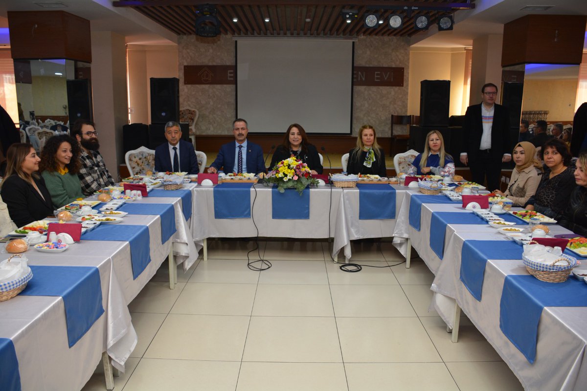 EskisehirMem's tweet photo. Vali Erol Ayyıldız'ın himayelerinde özel gereksinimli çocuğu olan ailelere yönelik hazırlanan "Gönül Bağı Projesi" kapsamında ailelerle, Eskişehir Öğretmenevi’nde İl Müdürümüz Pervin Töre’nin katılımlarıyla kahvaltı etkinliği gerçekleştirildi.

👉https://t.co/5mVpnZocfN https://t.co/FTPxH4unUV