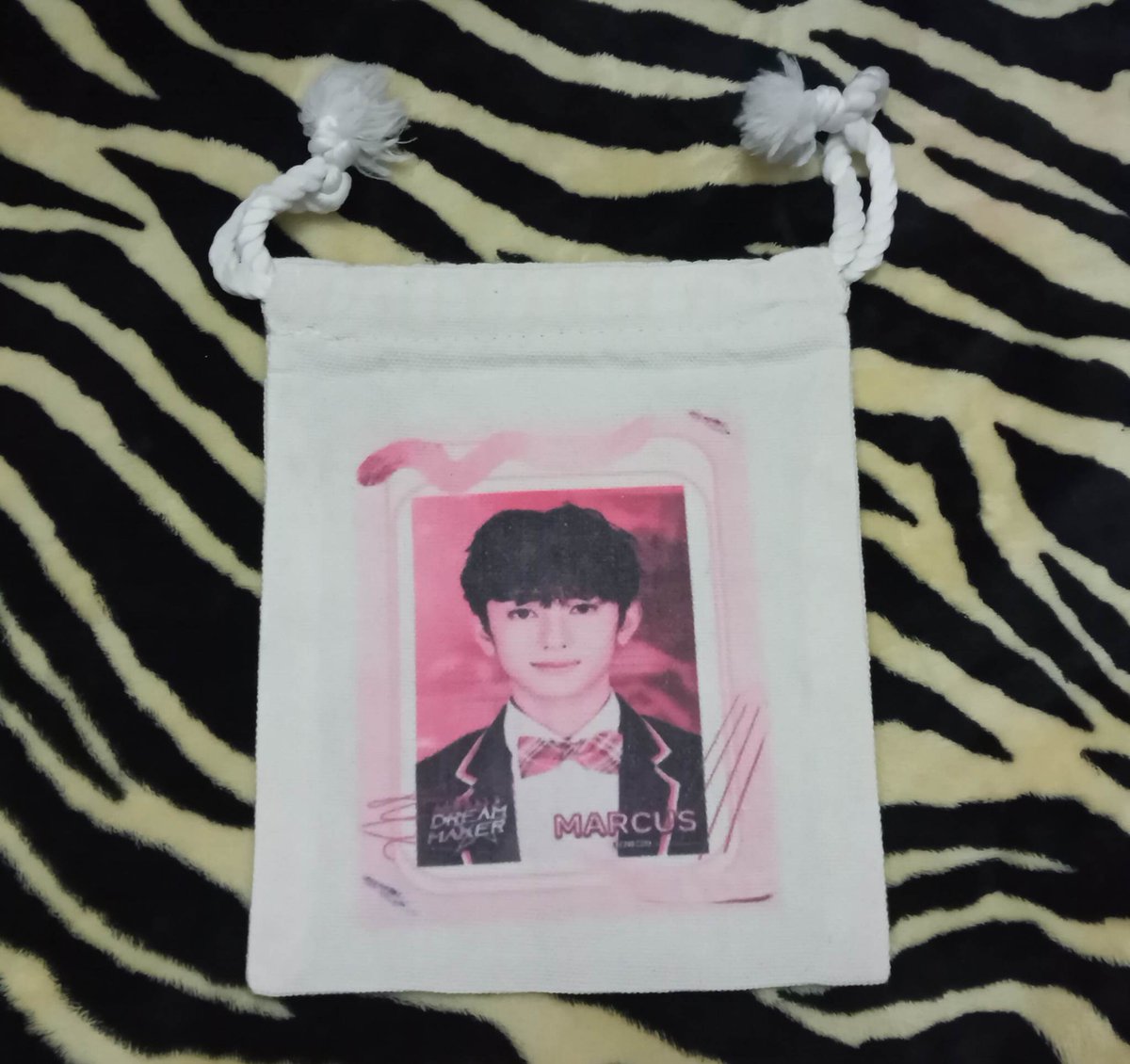 giftnationph's tweet photo. Canvas:
Drawstring Pouch 
  available size:
  (5x7 in)
Available Dream Chaser Marcus https://t.co/ESeUzXQh7n