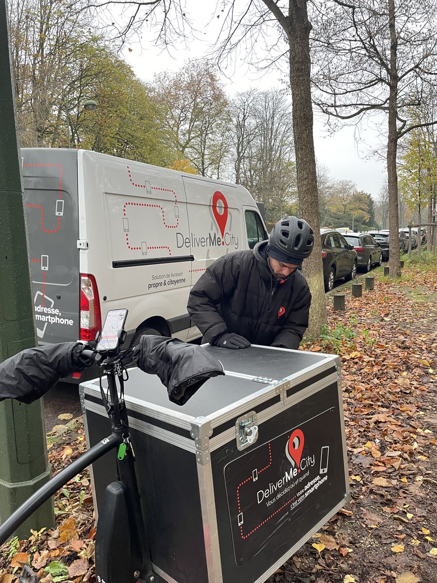 📦🌳👋En parallèle (&amp; en face😉) du salon #EcoClassLogistics 2022, nous montrons sur le terrain comment notre Tech + Modèle permettent d'offrir une livraison :
- 🕜🗺️ ultra-flexible dans le temps et l'espace, jusqu'au dernier moment !
- 🌱100% décarbonée &amp; éthique (salariés🚴!)