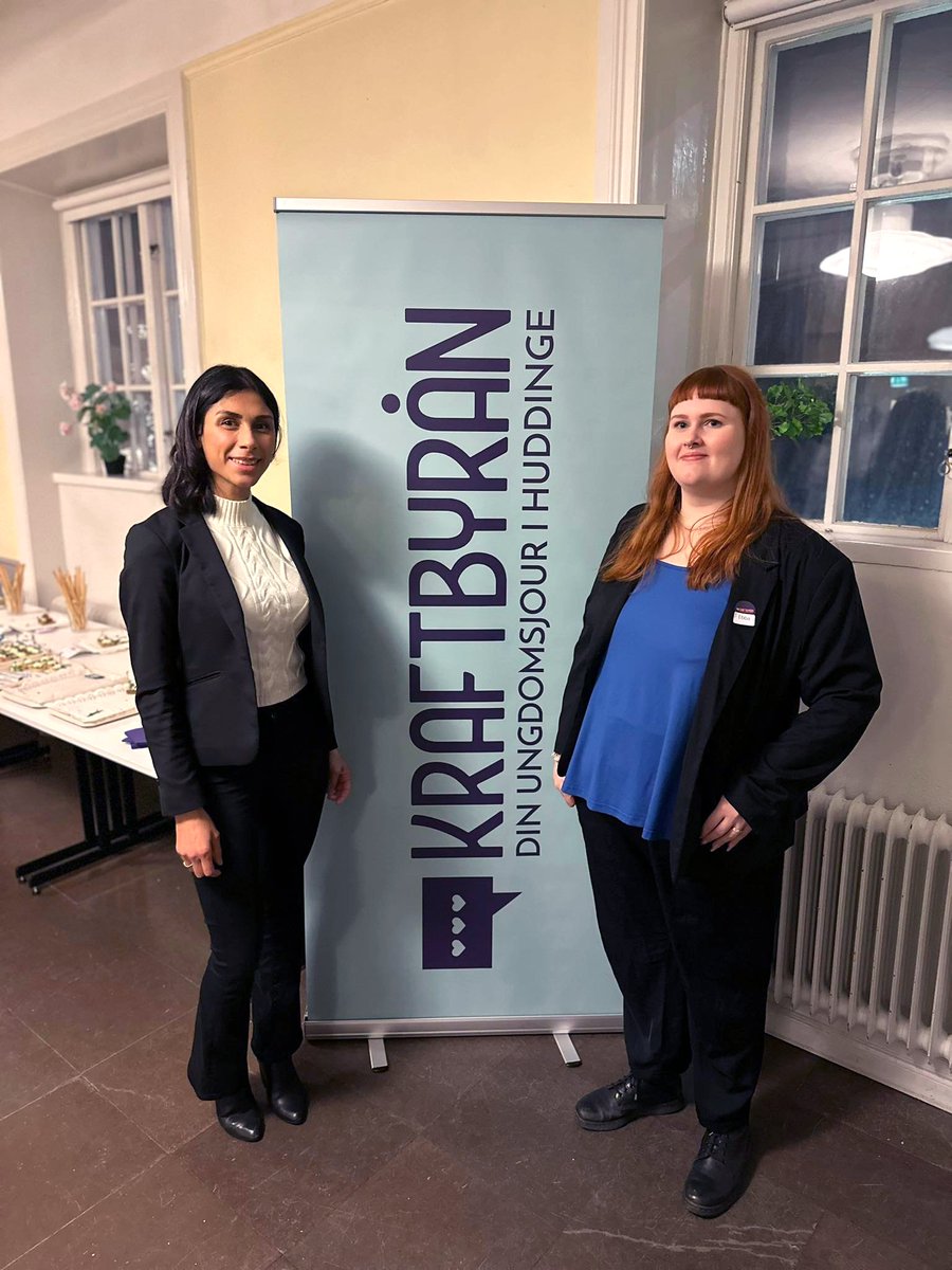 kdhuddinge's tweet photo. Grattis ungdomsjouren @Kraftbyran till 5 år. Tack för ert viktiga arbete och stora engagemang för Huddinges ungdomar! 🥳 #svpol https://t.co/etfRZDWGF0
