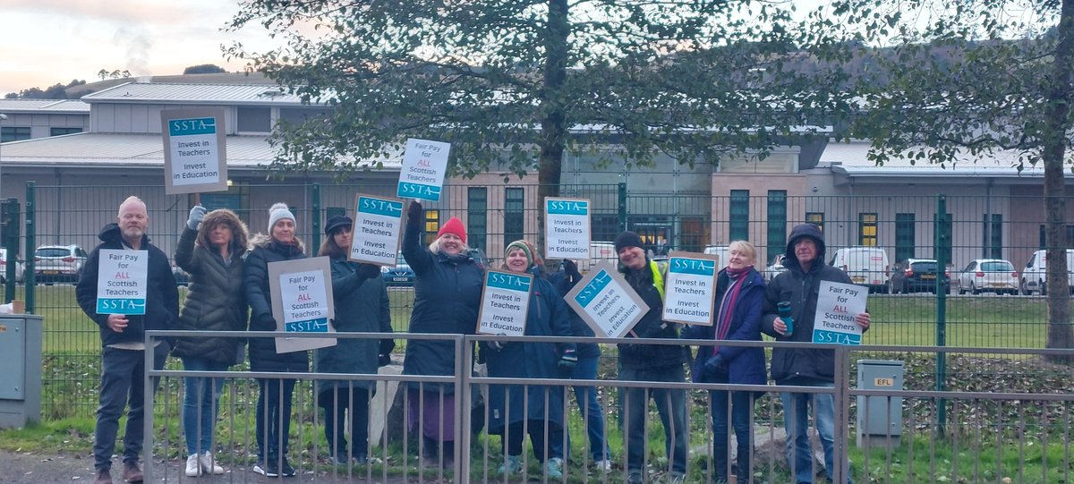 Great turnout for the SSTA picket line at Dingwall Academy #sstastrike  #FairPay4AllTeachers   #5percentisnotenough