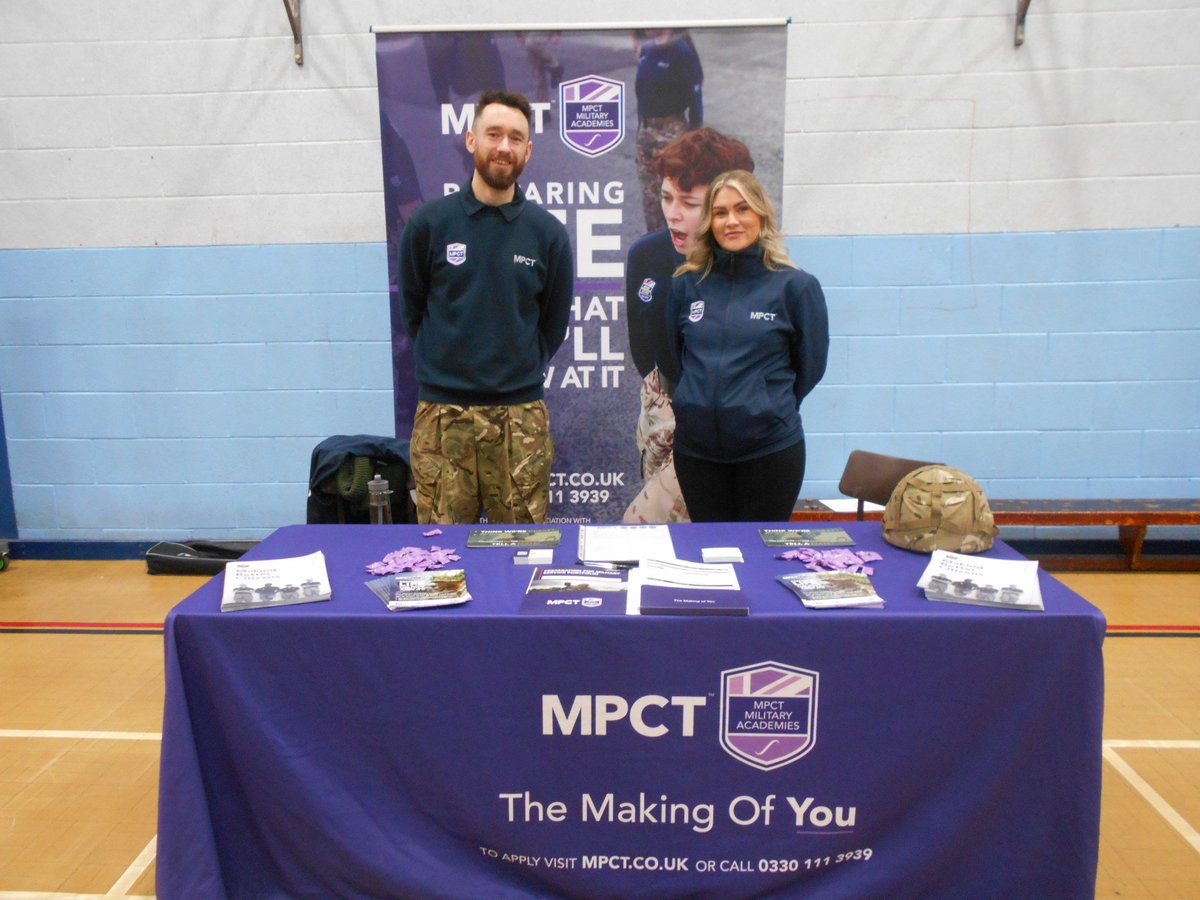 A huge thank you to all the employers and universities who attended our #CareersFair yesterday afternoon 🙌 our students had the opportunity to talk to representatives from the @barnsleycollege, the RAF, @WeAre_LCB, @MPCT_HQ and more as part of this fun, informative event 🧑‍🎓👩‍🔧