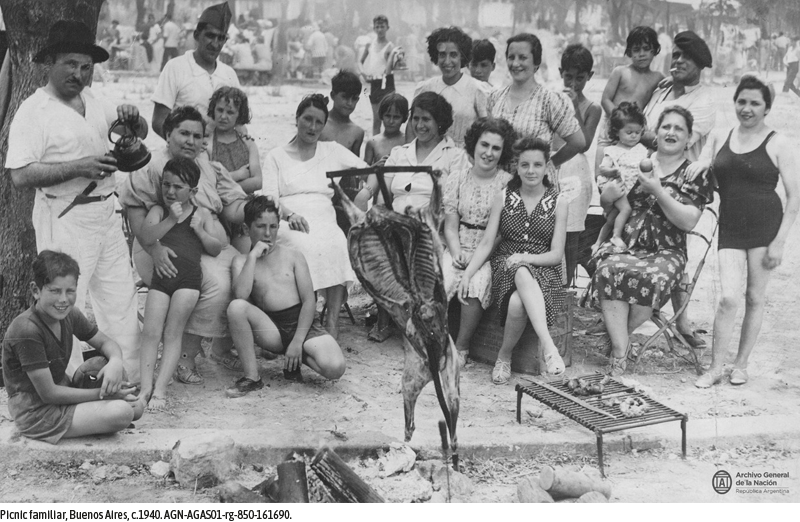 hermoso nombre, buenísima tapa y un dossier de historia social y género que te alegra el diciembre :) revista indicios, publicación del departamento de historia (filo-uba)
revistas.filo.uba.ar/index.php/indi…