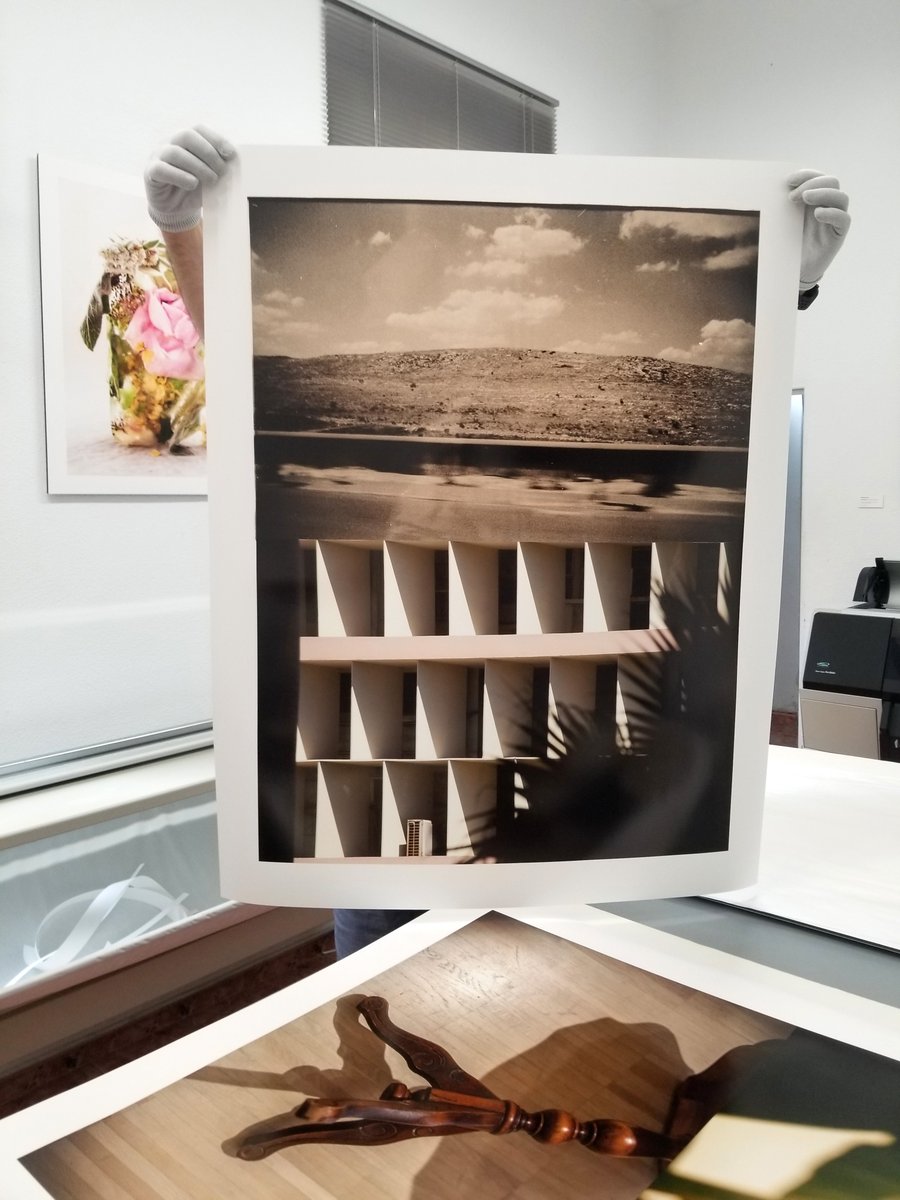 LuisEGomezArme1's tweet photo. Nuevas Impresiones fotográficas de la serie: Recurso. 2020.
Impresion/Papel Canson Baryta Photographique 310g.
70x100 cm.
...
#luisgomezarmenteros
#Recurso
#no_man_land
#condiciónNdeleite
#moiaussi
#foto
#photo
#descansoactivista
#differentpoint https://t.co/UAOf1Tdtb8