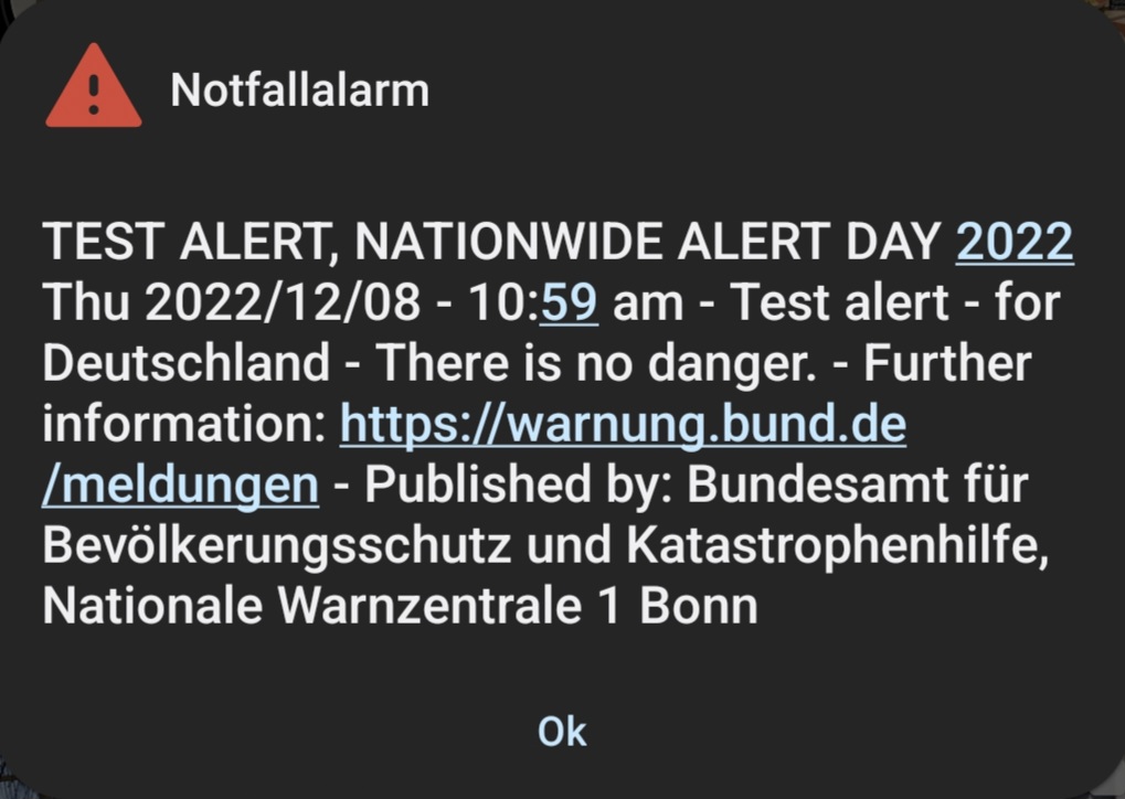 Vuko's tweet image. Today every person in Germany was supposed to receive this test alert message. Did you get yours? 
#testalert
