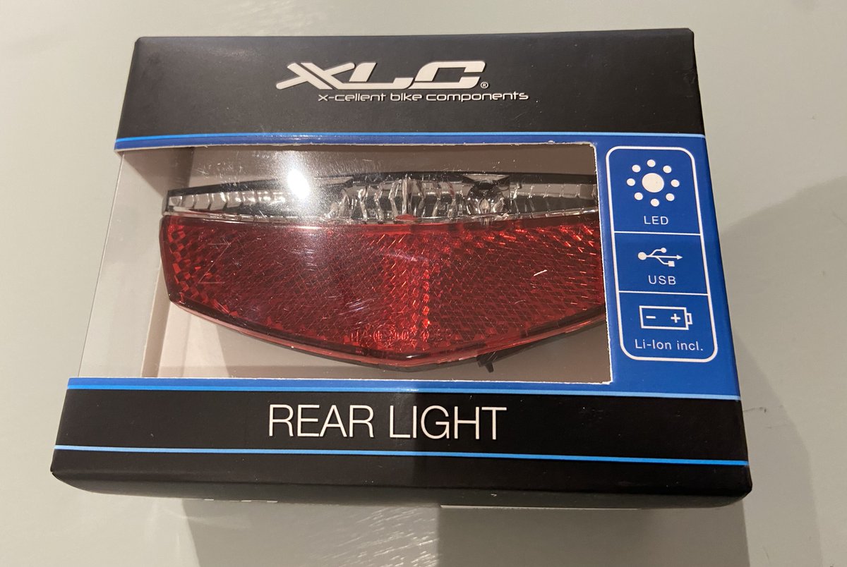 In de donkere dagen voor kerst moet je veilig op pad. Met goede fietsverlichting. Met een e-bike geen probleem, maar heb je nog geen e-bike en zijn iedere keer de batterijen leeg? Denk dan aan USB fietsverlichting. Bij pimbike voor € 19,50 inclusief montage!