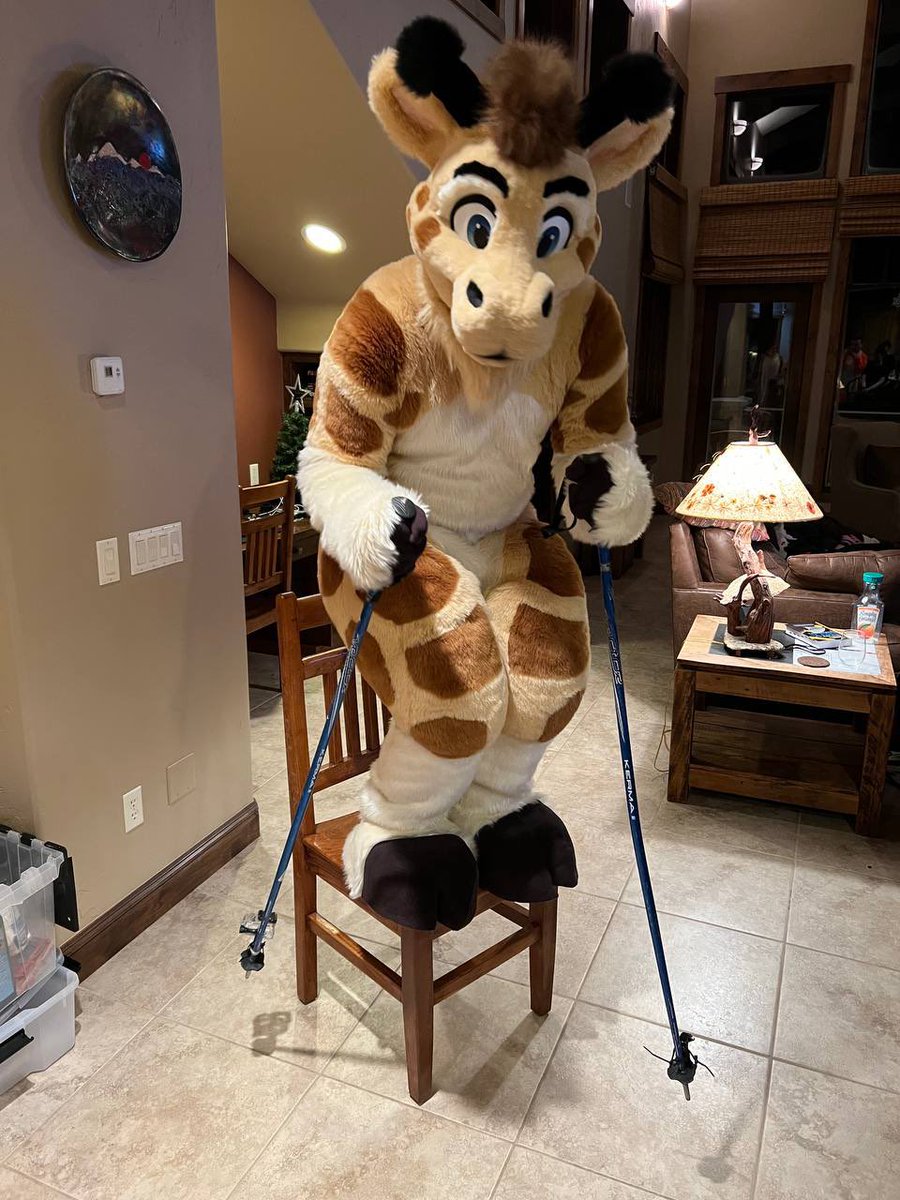 It’s supposed to really snow this weekend! Maybe it is time to practice some kickturns! ⛷️