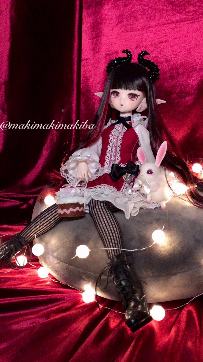 mmmakiba_doll's tweet photo. 新しいお着物👘のお写真置く前にドルサンで購入させて頂いたお洋服可愛いから見て欲しい( ◜ω◝ )
うさぎさんのケープのけるとクリスマス感溢れるちょいセクシーワンピース✨
#さがざきや #TinyFox #sakurapaper 
#うちのこかわいい 
頂いたカップケーキ🧁型のポーチの可愛さよ…✨ https://t.co/3gfkcVkiph