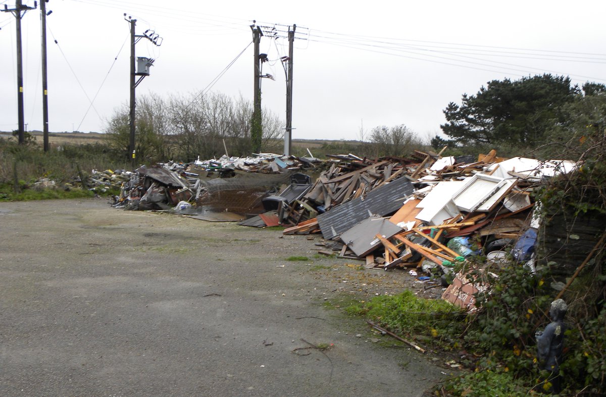 EnvAgency's tweet photo. ✅ If you’re running a skip business, you need the right permits.
❌ This operator in Cornwall was ordered to pay £237,000 in fines and costs.
💰 Without the right permits, you may be the next business paying the price.
Read more here: https://t.co/AanwX5HeSz
#WasteCrime https://t.co/yDm9kBY0hY