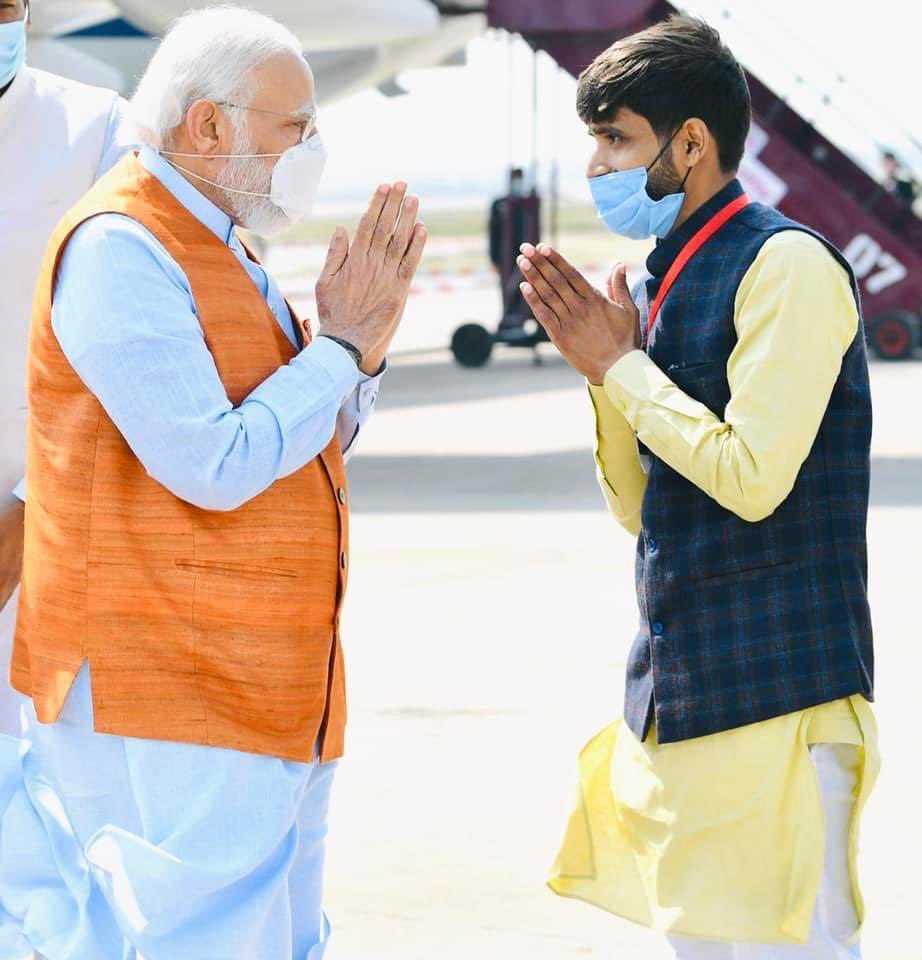 Akhileshbjp92's tweet photo. गुजरात ने अपने बेटे के लिए रचा इतिहास @narendramodi
#GujaratWithModiJi #PMModi #NarendraModi
#GujratElections
#Gujratresults
https://t.co/1vPohpwADt https://t.co/KgnQZyuzzJ
