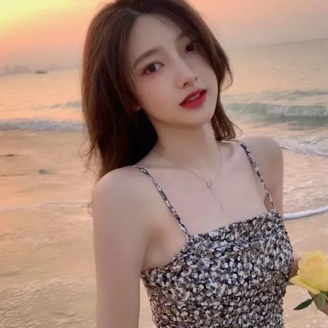 Bitwux's tweet photo. 帮朋友转的，有点急。有条件有能力的可以联系。

朋友女儿，27岁，清华研究生毕业，现在央企工作。身高1米67，体重53，北京海淀刚新购住房一套。父母是北京土著，月薪3w5。为人随和，活泼大方，尊重老人，会做家务。现在想找一个知心朋友，最好是北京本地的，帮忙买几盒平价的连花清瘟胶囊。非诚勿扰。 https://t.co/Xcjn9U0QKe