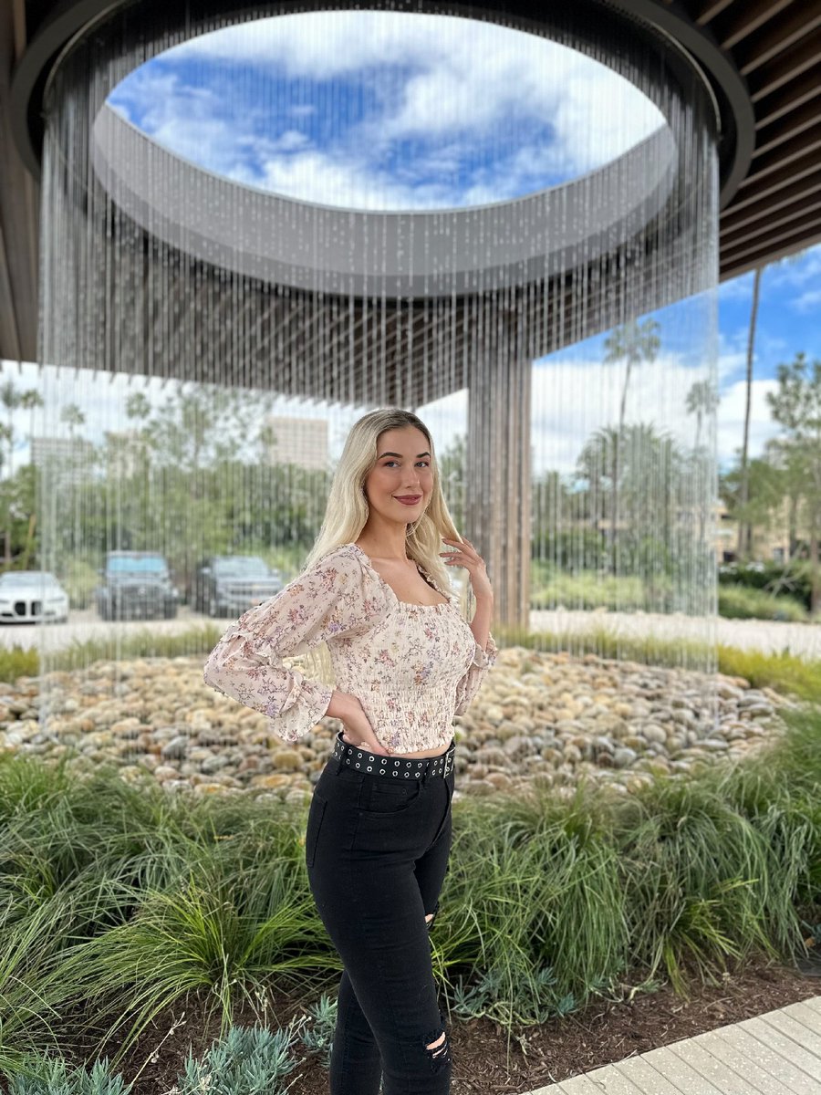 VEANewport's tweet photo. Talk about making an entrance! We have cascading views from check-in to check-out to fill your weekend with picturesque opportunities and #VEAVibes. https://t.co/OnwYGzkXOj