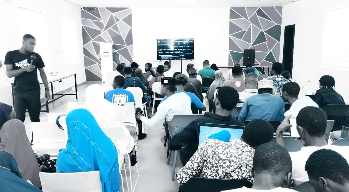 dsc_kasu's tweet photo. Over the weekend we had @SeunbayoNg of @SpheronHQ. We had a workshop on using @spheron and we also learned about decentralization.
@FilFoundation  @EthereumNigeria @Filecoin https://t.co/PO6mqQ7Y5g