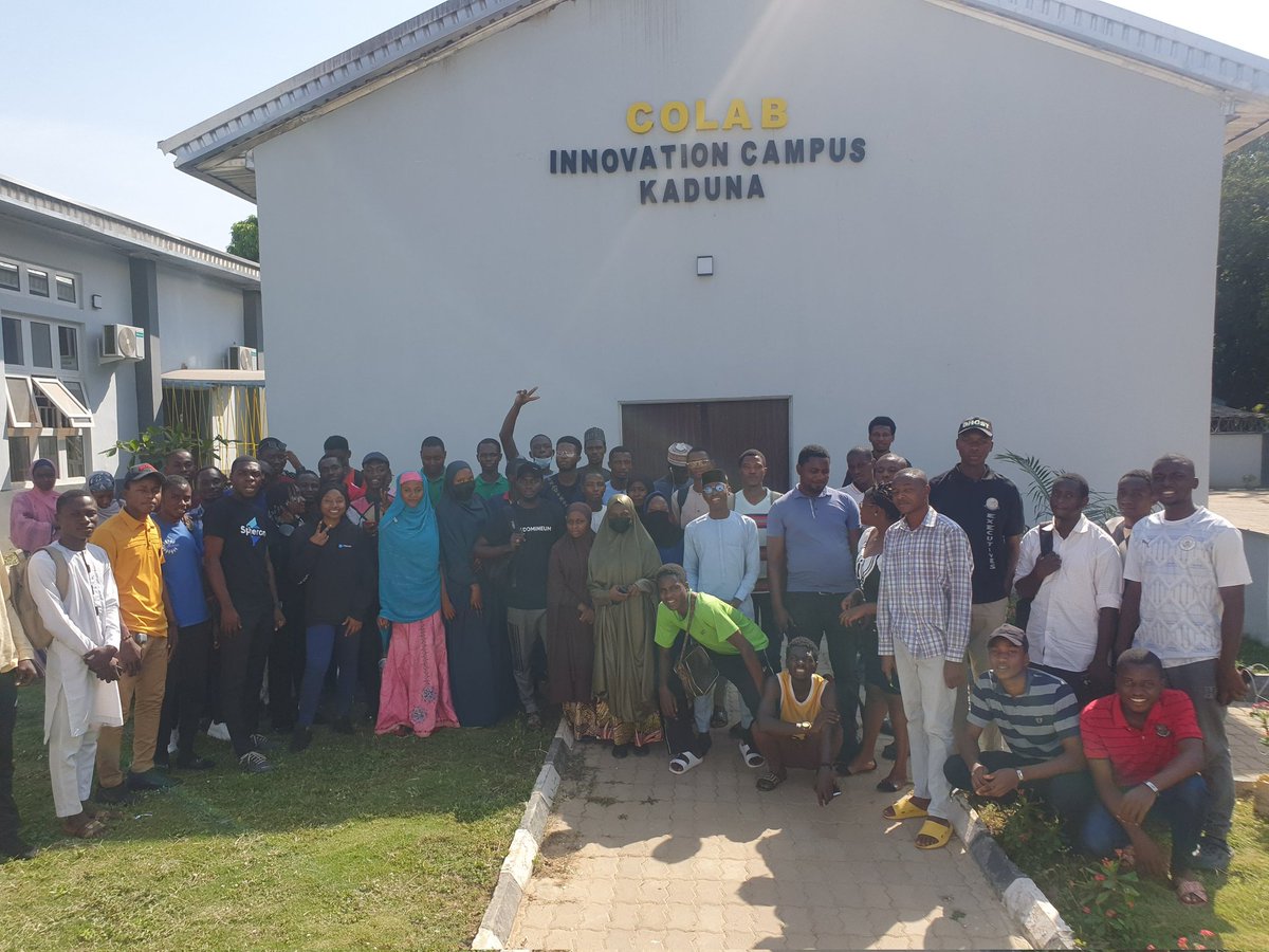 dsc_kasu's tweet photo. Over the weekend we had @SeunbayoNg of @SpheronHQ. We had a workshop on using @spheron and we also learned about decentralization.
@FilFoundation  @EthereumNigeria @Filecoin https://t.co/PO6mqQ7Y5g