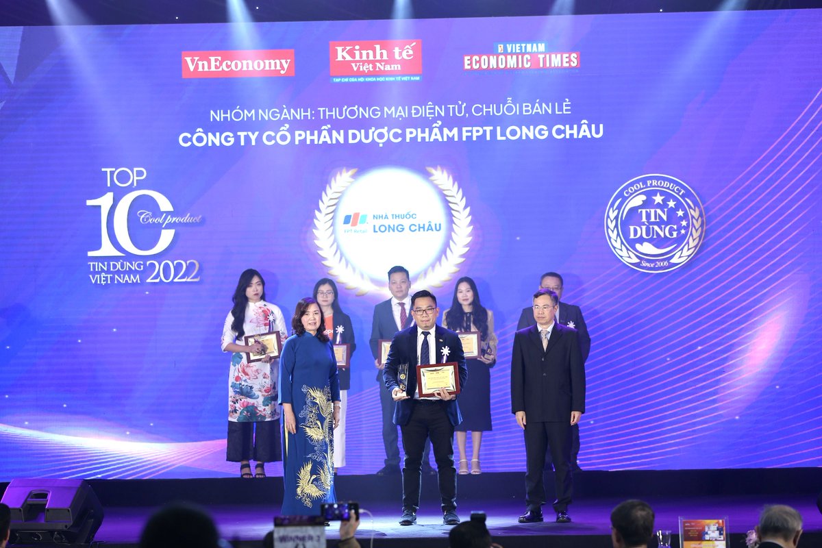 FPTShopcomvn's tweet photo. Anh em nhà FPT Shop, FPT Long Châu được vinh danh 'Top 10 Tin Dùng Việt Nam 2022'
> Nguồn: https://t.co/QPmjoQvHJM
#FPTRetail #FPTShop #FPTLongChau https://t.co/VDyx2YPxdu