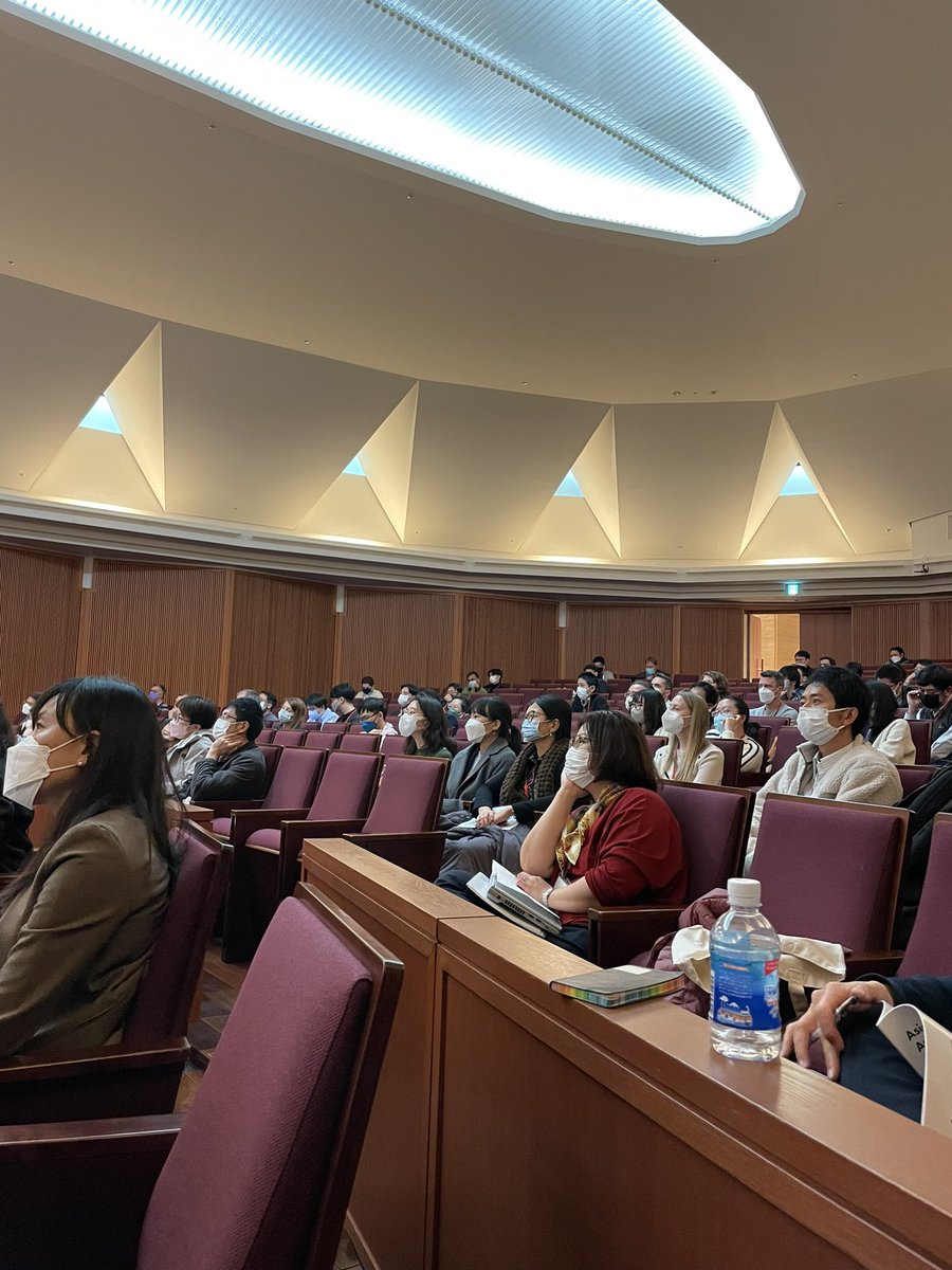 Full house on the Josef Zweimuller’s Bob Gregory Lecture on Family Policies and #GenderInequalities in the Labor Market #AASLE2022 #EconTwitter
