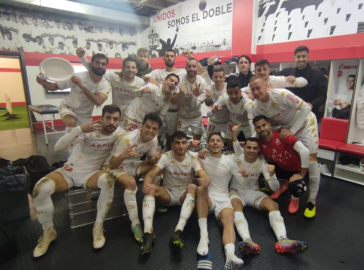 Mar_MarietaLeon's tweet photo. Motivadora #Victoria!!!
Los #Pitidos de algunos #Aficionados os los podíais haber #Ahorrado.
#Opinando, y siempre desde el #RESPETO, no comparto el #Conservadorismo del #Mister; pero es su #Equipo e #Ideologia.
#Aupa @CyDLeonesa https://t.co/sNt79KbFYZ