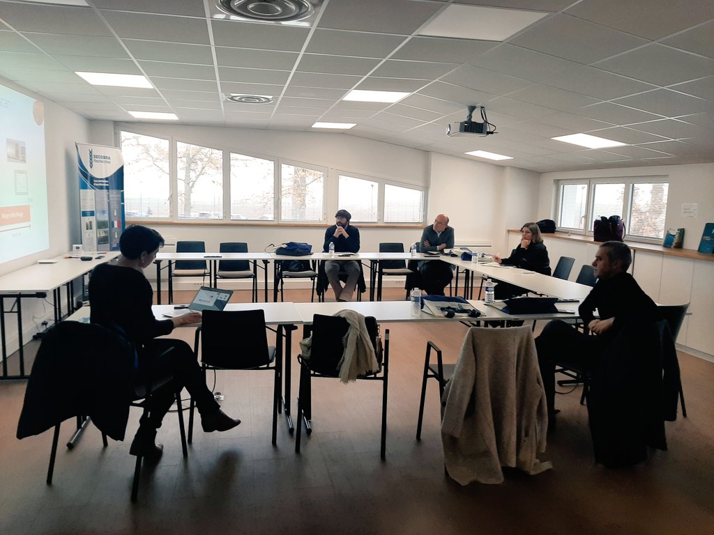 semaeCentre's tweet photo. Visite d'une représentante libanaise de l'Institut de Recherches Agronomiques Libanaises, LARI, avec l'obj d'étudier la certification française. Un des rôles de l'#interpro ▶️ partager avec les autres pays les process permettant l'excellence des productions de semences 🇨🇵 https://t.co/IiI7Go79jR