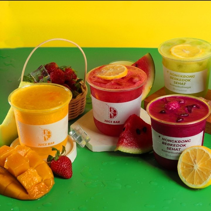 dyaaaaz's tweet photo. Akhirnya Punya Foto Produk Yang Bagus dan Di Tata Oleh Food Staylist wkwk
.
Ini brand Minuman juicebar gue nama @kohijuicebar di Instagram lo pada bisa visit ye
. https://t.co/B1lNYAwzIB