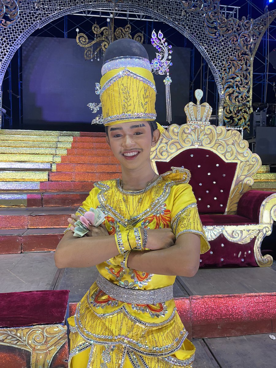 Krfew54's tweet photo. สารครามนํ้าบ่ต้องนี่ฟิวอยากเจอจริงเลยว่าชื่อนี้จะเป็นยังไง
วันนี้เจอกันที่ วัดขามเรียง กันทรลักวิชัย มหาสาครามนะครับ
วันนี้สารคามจะต้องลุกเป็นไฟ. สารคามจะรักฟิวไหมน้า
#หมอลำอีสานนครศิลป์  #อีสานนิวเจน #กาฟิวอีสานนครศิลป์
มาหาบักหล่าเเหน่เด้อ https://t.co/2RapxUdkCO