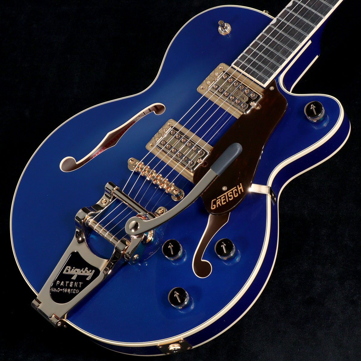 1484shibuya's tweet photo. 【#Gretsch #新入荷速報】#グレッチ #日本製 上位モデルのPlayers Edition から #Broadkaster & #BroadkasterJr が入荷!人気の #キャデラック・グリーン と #アズール・メタリック 光に当たる事で表情を変えステージに映える事間違いなし!
Full'Tronピックアップを搭載しパワフルなサウンドです! https://t.co/c3iNq8Sem4