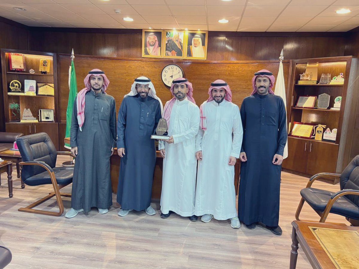 موظفي #غرفة_البكيرية يودعون زميلهم 
أ/ احمد العواد - الامين السابق لغرفة البكيرية .
متمنين له التوفيق والنجاح .