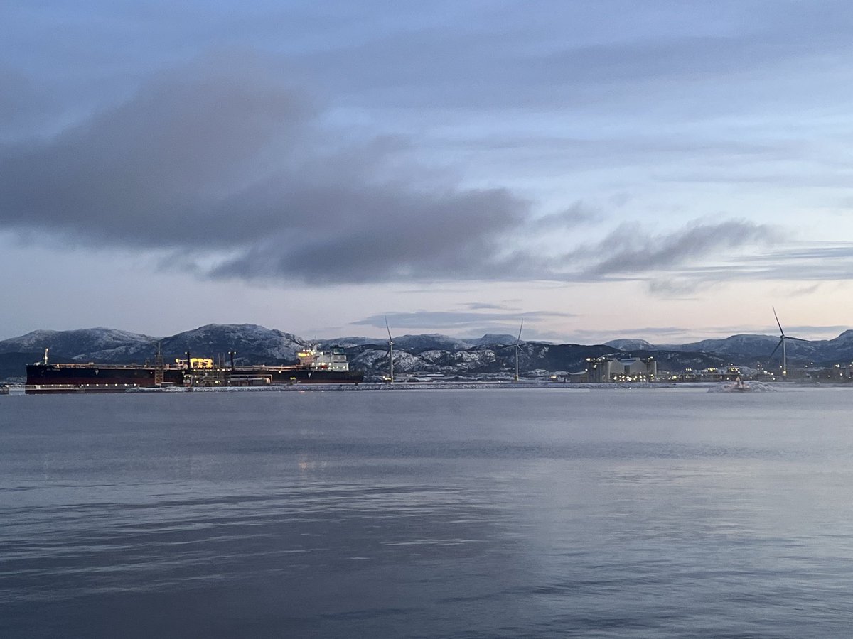 Darius Snieckus (@dariussnieckus) on Twitter photo Last four #hywindtampen #floatingwind turbines awaiting installation at <a href="/Equinor/">Equinor</a> Snorre-Gullfaks #oilfield off Norway <a href="/NORWEP/">Norwegian Energy Partners</a> @offshorewindus @WindEurope <a href="/SiemensGamesa/">Siemens Gamesa</a> <a href="/rechargenews/">RECHARGE News</a> <a href="/akersolutions/">Aker Solutions</a> Last four #hywindtampen #floatingwind turbines awaiting installation at <a href="/Equinor/">Equinor</a> Snorre-Gullfaks #oilfield off Norway <a href="/NORWEP/">Norwegian Energy Partners</a> @offshorewindus @WindEurope <a href="/SiemensGamesa/">Siemens Gamesa</a> <a href="/rechargenews/">RECHARGE News</a> <a href="/akersolutions/">Aker Solutions</a>
