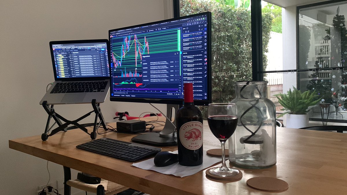 SenorEdge's tweet image. Beats a 9-5