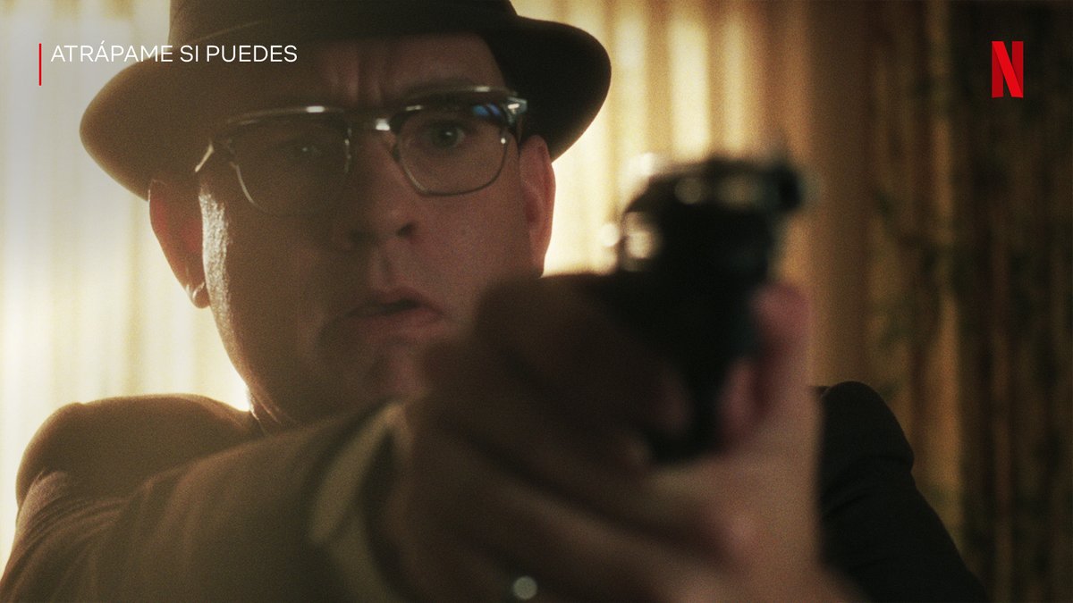 NetflixPelis's tweet photo. Tom Hanks es ese tipo de persona que puede ser astronauta, capitán, periodista o policía, que nos da igual. Nos gusta SIEMPRE. https://t.co/3QYpdkz59H