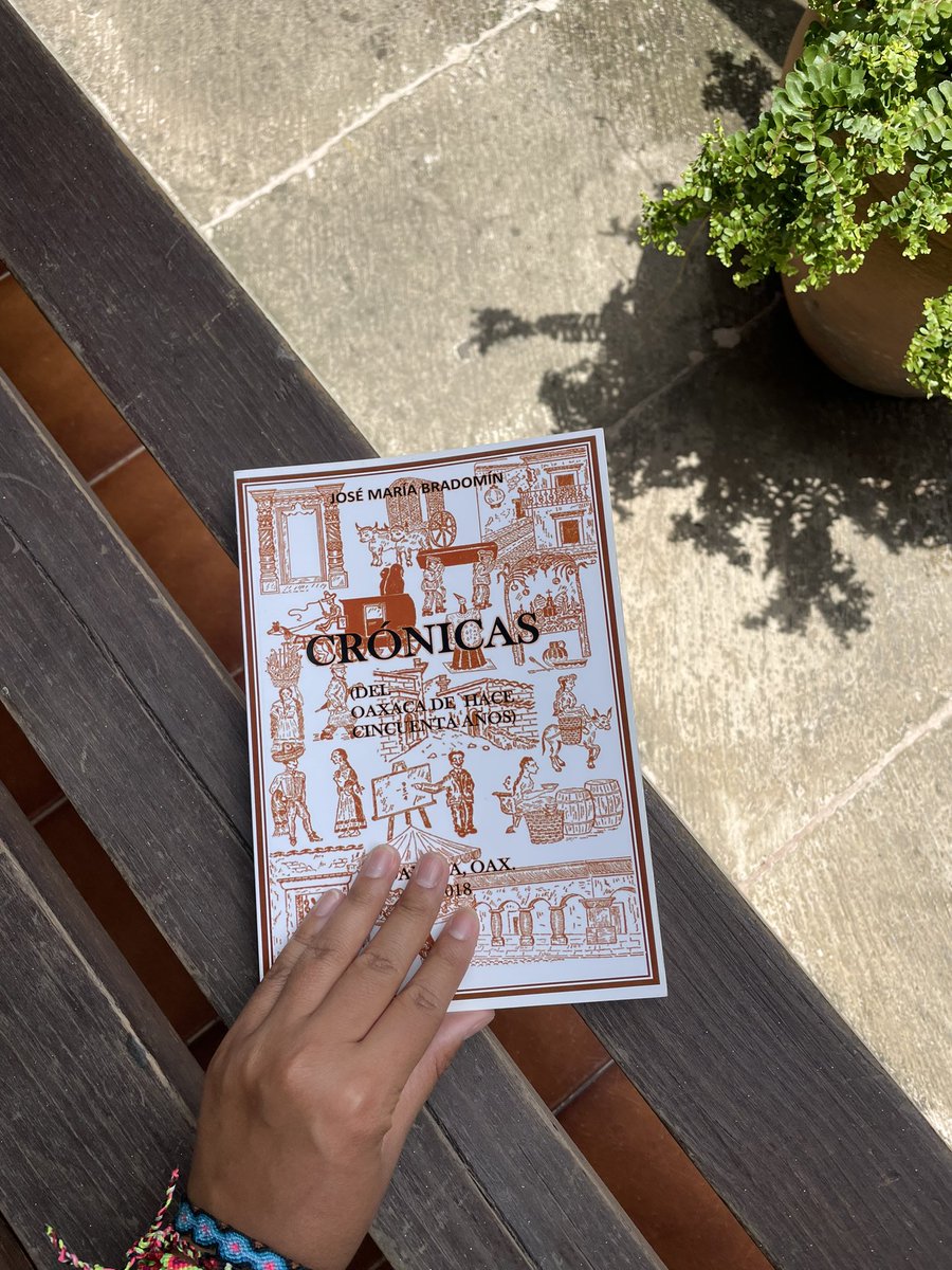 Ranchitomex's tweet photo. ¡Familia! Os compartimos este libro que compramos en #Oaxaca, #Mexico. Muy recomendado #ComeresCultura #Granada #CulturaMexicana #Historiamexicana https://t.co/3vYmv4wNmi