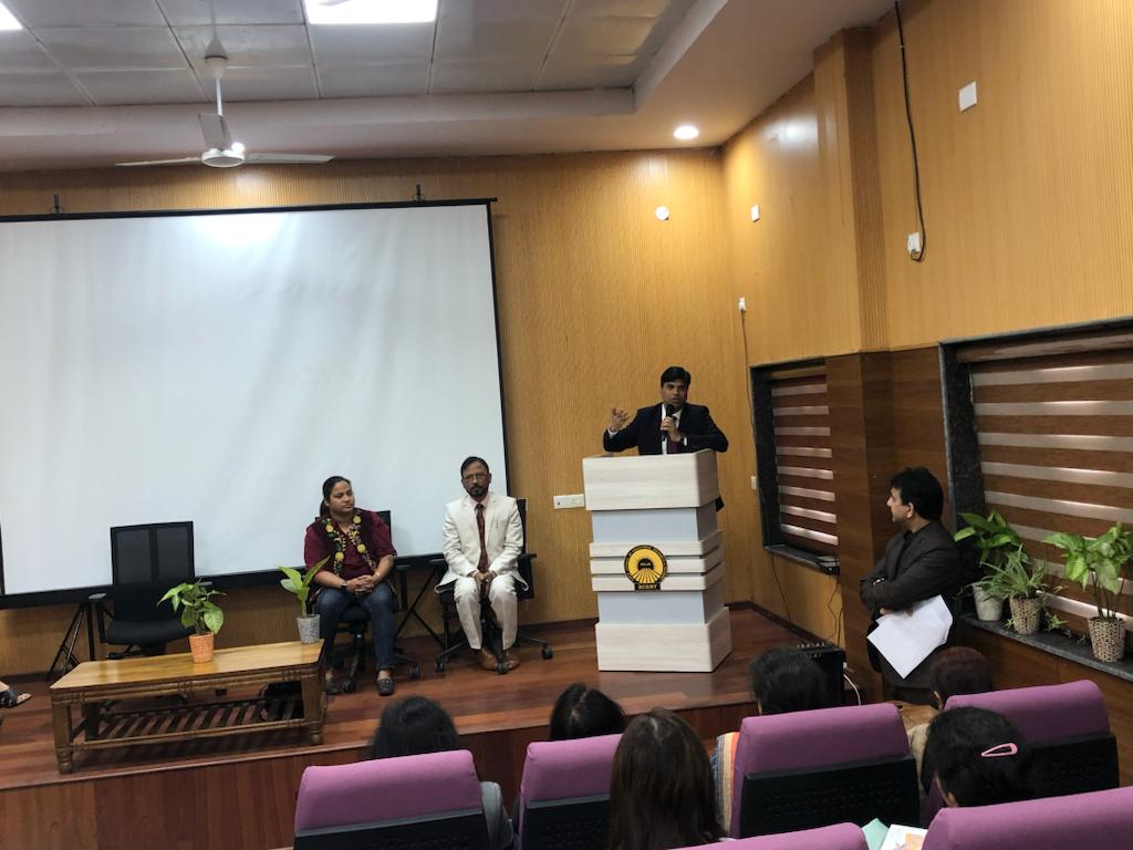 dietmotibagh's tweet photo. #InnovativePedagogy
One day orientation Program for Mentor Teachers and DIET faculties by Ms. Sapna Yadav @SapnaYadav_EMC  Project Director #DIKSHA on Vidya Amrit Mahotsav.
She shared the objectives of #VAM &amp; explained how teachers can participate in it.
@SCERT2021 @Rajanish2007 https://t.co/18I1WXrJ8i