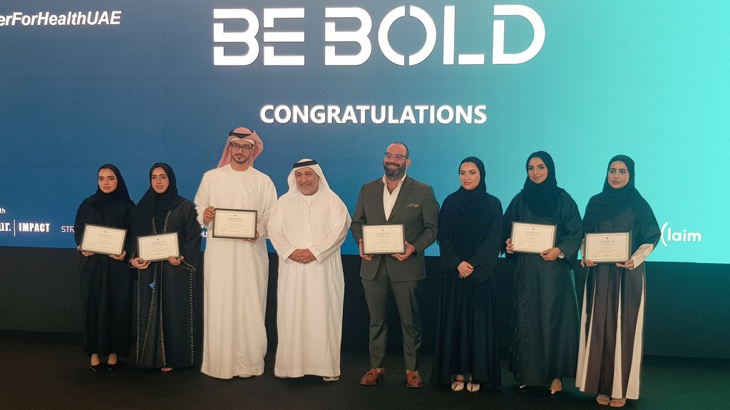 EntMagazineME's tweet photo. Dr Salem al Darmaki, Under Secretary at @mohapuae, presents all of the BE BOLD 2022 participants with a certificate of appreciation. 

BE BOLD 2022 strategic partners include: @EHSUAE, @DHA_Dubai, @ViatrisInc, @AiKlaim and @jnjnews.

#Togetherforhealthuae #BEBOLDUAE #MOHAP_uae https://t.co/lx9AivZ7Ai