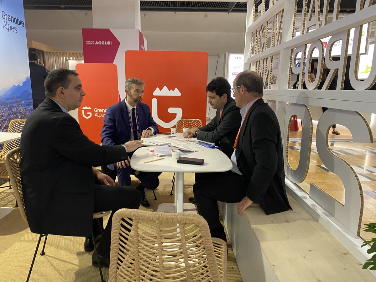 inovallée technopole (@inovallee) on Twitter photo Découvrez les nouvelles opportunités immobilières de <a href="/inovallee/">inovallée technopole</a> au <a href="/salonsimi/">Salon SIMI</a> : Rdv a 10h sur le stand @AlpesGrenoble pour une conférence animée par Jean François Clappaz VP eco au Grésivaudan et Claire Chanterelle, DG de la technopole Découvrez les nouvelles opportunités immobilières de <a href="/inovallee/">inovallée technopole</a> au <a href="/salonsimi/">Salon SIMI</a> : Rdv a 10h sur le stand @AlpesGrenoble pour une conférence animée par Jean François Clappaz VP eco au Grésivaudan et Claire Chanterelle, DG de la technopole